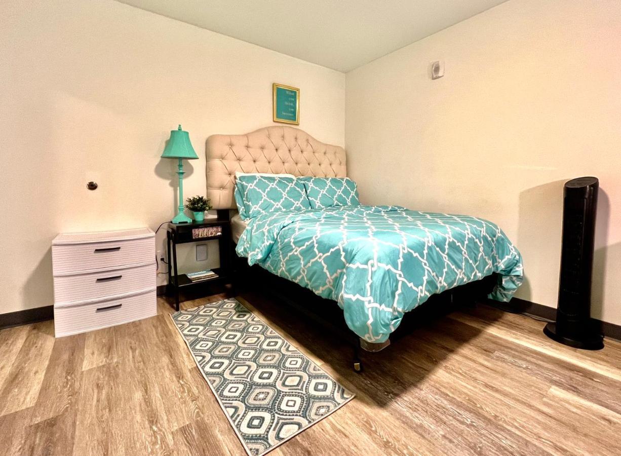 Private Room With Shared Bathroom On The 1St Floor 10 Minutes Walk To University Of Washington Сиатъл Екстериор снимка