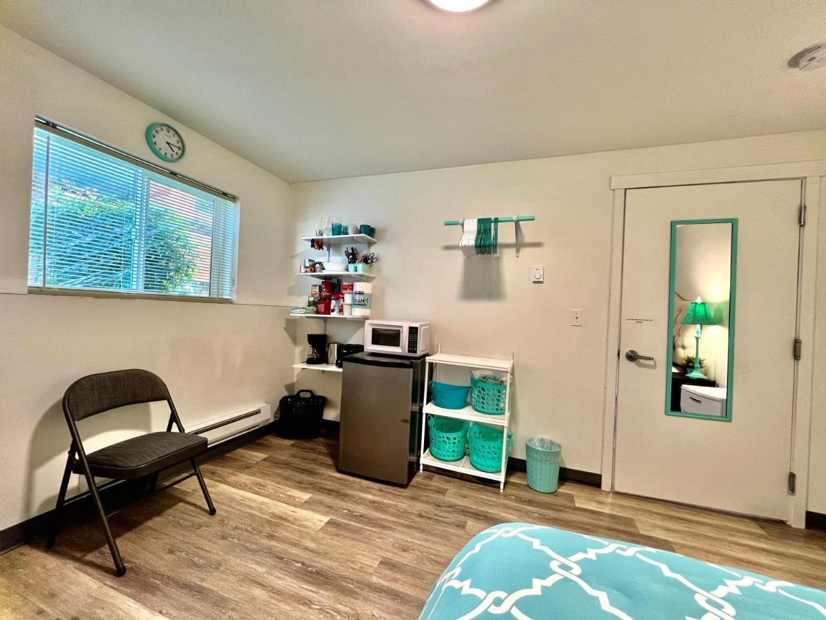 Private Room With Shared Bathroom On The 1St Floor 10 Minutes Walk To University Of Washington Сиатъл Екстериор снимка