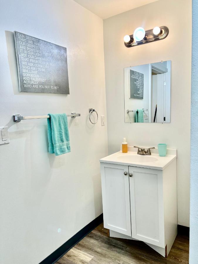 Private Room With Shared Bathroom On The 1St Floor 10 Minutes Walk To University Of Washington Сиатъл Екстериор снимка