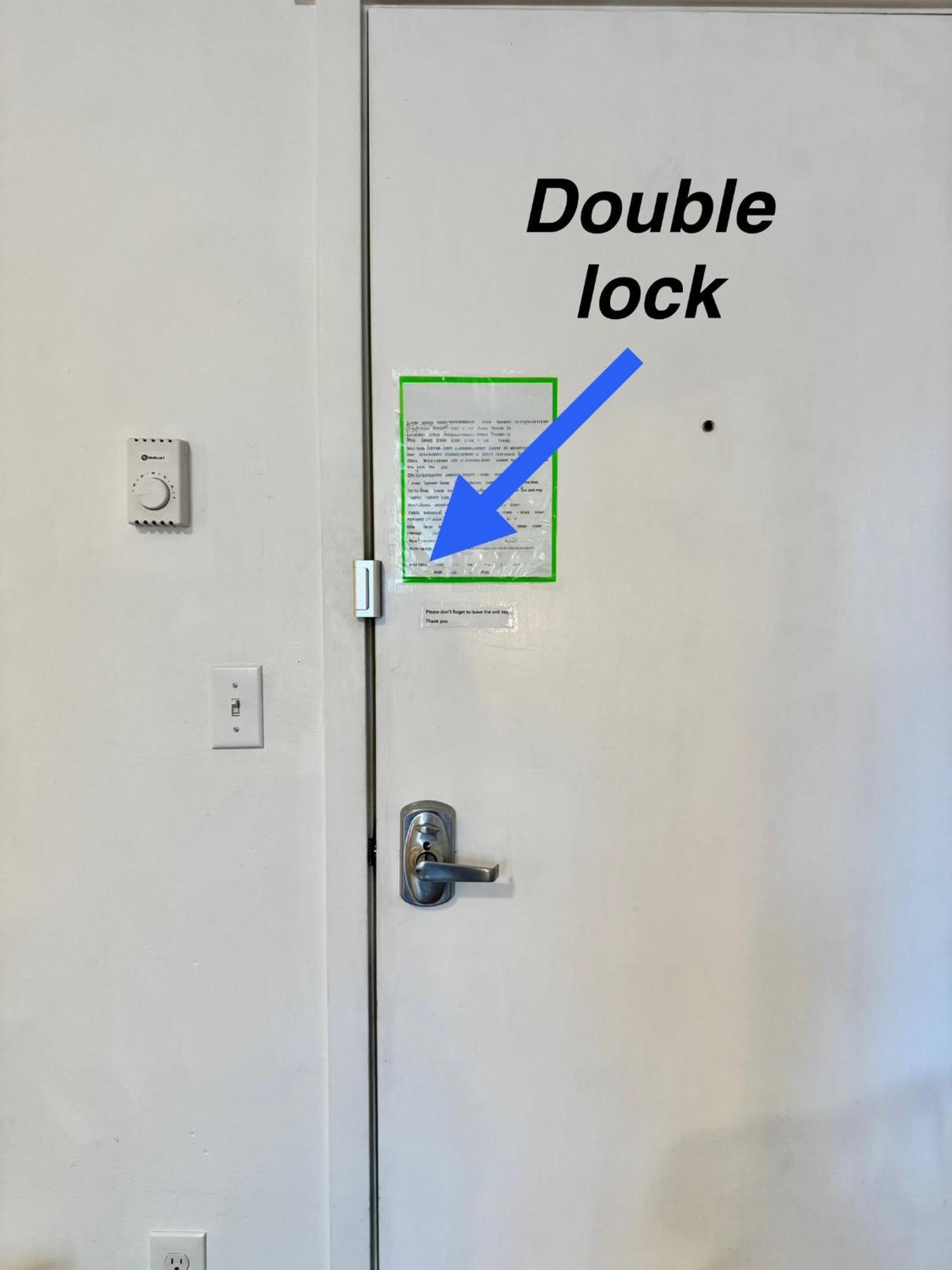 Private Room With Shared Bathroom On The 1St Floor 10 Minutes Walk To University Of Washington Сиатъл Екстериор снимка